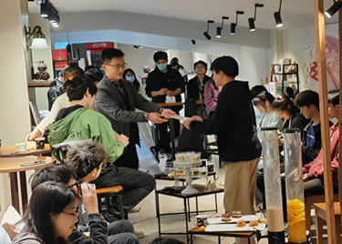 电子工程学院/智能制造学院开展“院长陪你过生日”活动