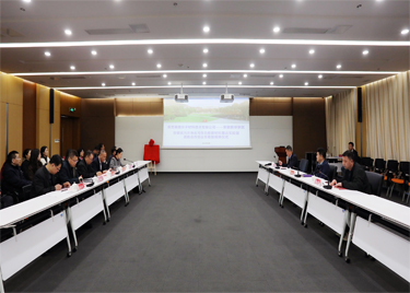 我校与合肥市东方美捷分子材料技术有限公司签订“安徽省污水净化与生态修复材料重点实验室-环境污染控制与评价研究中心”战略合作协议并举行揭牌仪式